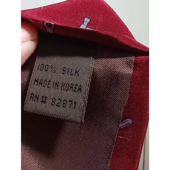 Warner Brothers 100%Silk Tasmanian devil tie - Picture 4 of 5